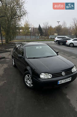 Хетчбек Volkswagen Golf 2002 в Дніпрі