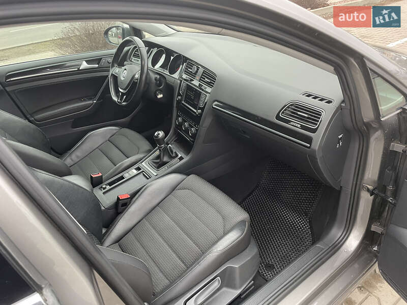 Універсал Volkswagen Golf 2016 в Вишневому