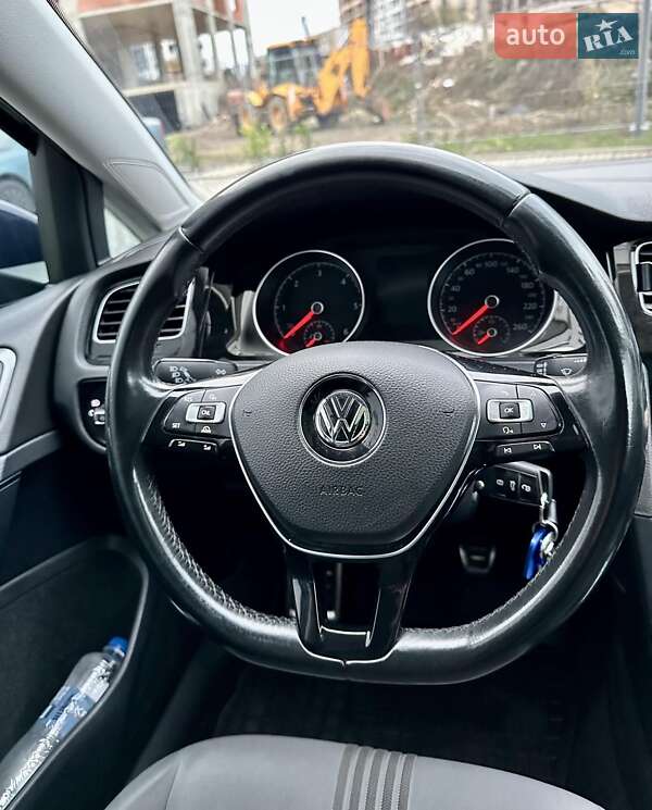 Универсал Volkswagen Golf 2016 в Ужгороде