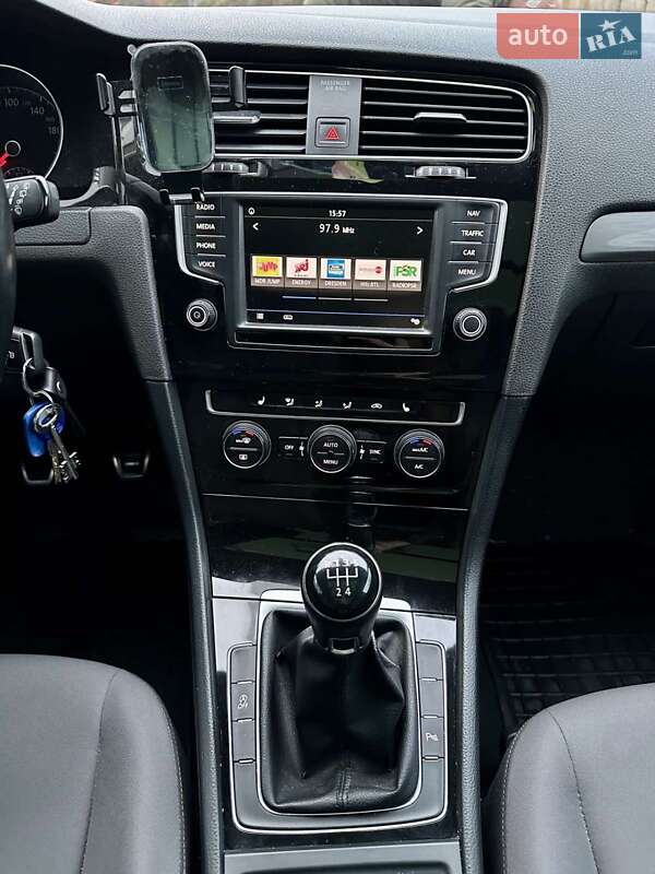 Универсал Volkswagen Golf 2016 в Ужгороде