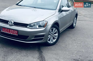 Хэтчбек Volkswagen Golf 2017 в Киеве