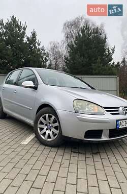Хэтчбек Volkswagen Golf 2005 в Луцке