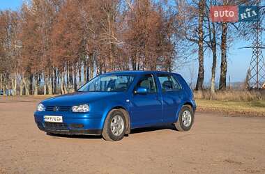 Хэтчбек Volkswagen Golf 2001 в Тростянце