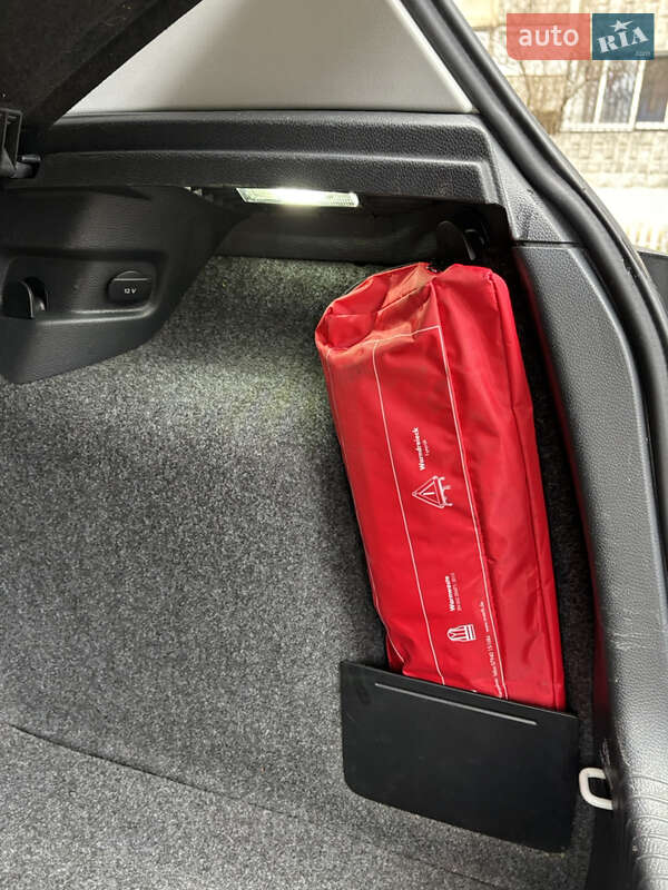 Хэтчбек Volkswagen Golf 2011 в Черкассах