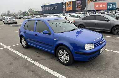 Хетчбек Volkswagen Golf 2001 в Києві