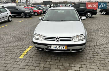 Хэтчбек Volkswagen Golf 2001 в Черновцах