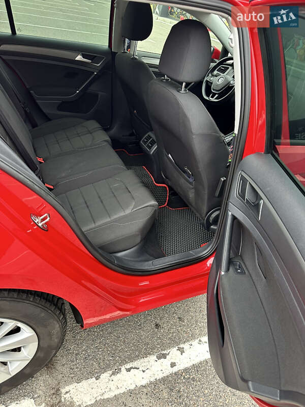 Хетчбек Volkswagen Golf 2013 в Києві