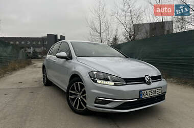 Хэтчбек Volkswagen Golf 2017 в Киеве