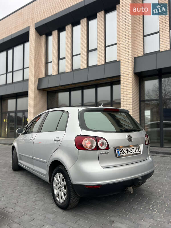 Хэтчбек Volkswagen Golf 2005 в Виннице