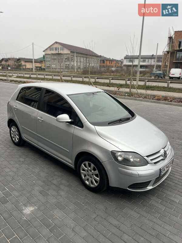 Хэтчбек Volkswagen Golf 2005 в Виннице