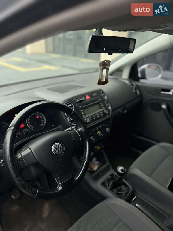 Хэтчбек Volkswagen Golf 2005 в Виннице