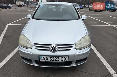 Хэтчбек Volkswagen Golf 2006 в Ровно