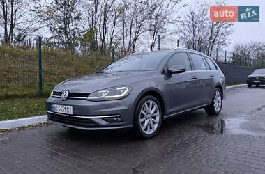 Универсал Volkswagen Golf 2017 в Ровно