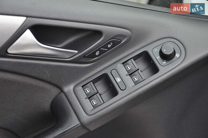 Хэтчбек Volkswagen Golf 2011 в Одессе