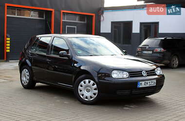 Хэтчбек Volkswagen Golf 2002 в Самборе
