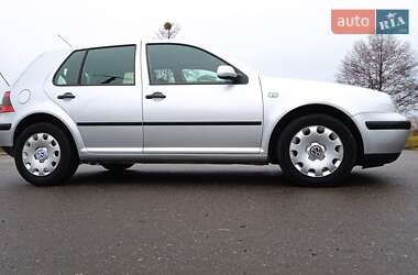 Хэтчбек Volkswagen Golf 2003 в Красилове