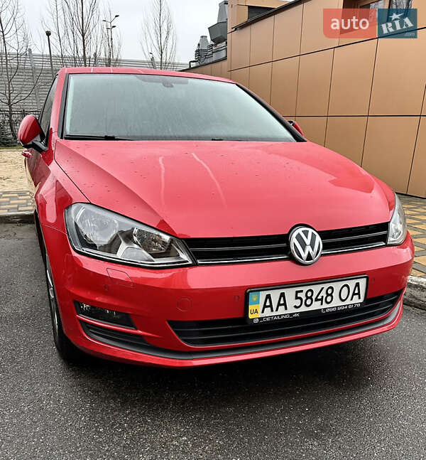 Хетчбек Volkswagen Golf 2013 в Києві