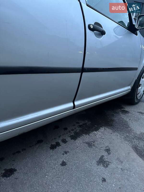 Хетчбек Volkswagen Golf 2000 в Збаражі