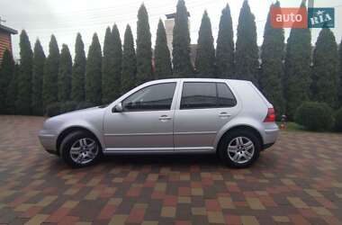Хетчбек Volkswagen Golf 2003 в Сарнах