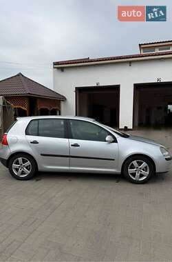 Хетчбек Volkswagen Golf 2004 в Вознесенську