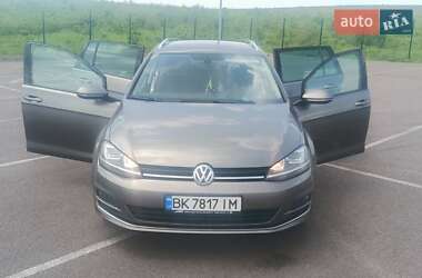 Універсал Volkswagen Golf 2017 в Рівному