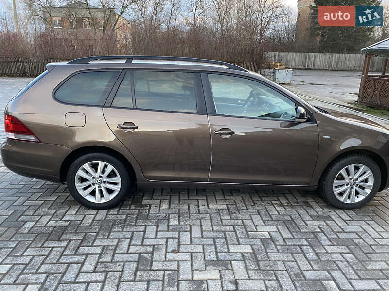 Универсал Volkswagen Golf 2013 в Немирове