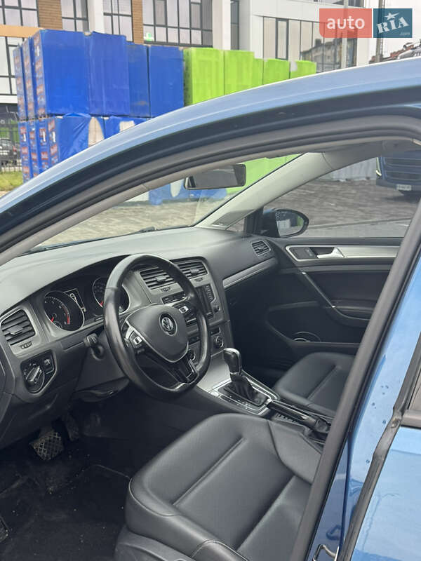 Хетчбек Volkswagen Golf 2015 в Івано-Франківську