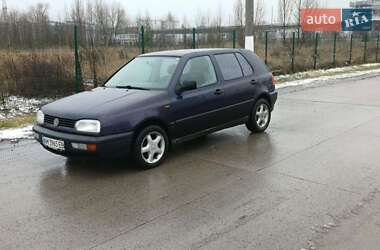 Хэтчбек Volkswagen Golf 1997 в Коростене