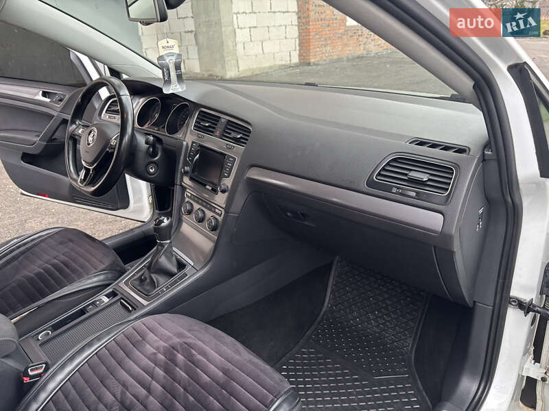 Универсал Volkswagen Golf 2014 в Хмельницком