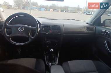 Хетчбек Volkswagen Golf 2002 в Дніпрі