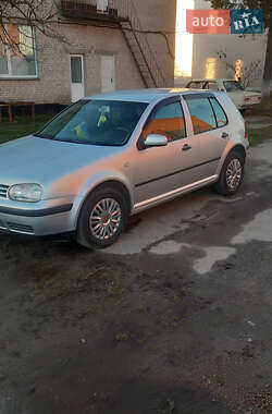 Хэтчбек Volkswagen Golf 2002 в Литине