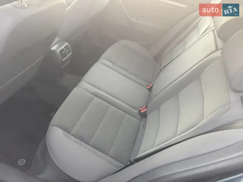 Volkswagen Golf 2004 VIN WVWZZZ1KZ4B064363 фото оголошення 13 з 45