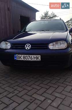 Универсал Volkswagen Golf 2001 в Сарнах