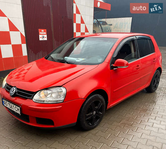 Хэтчбек Volkswagen Golf 2005 в Рахове