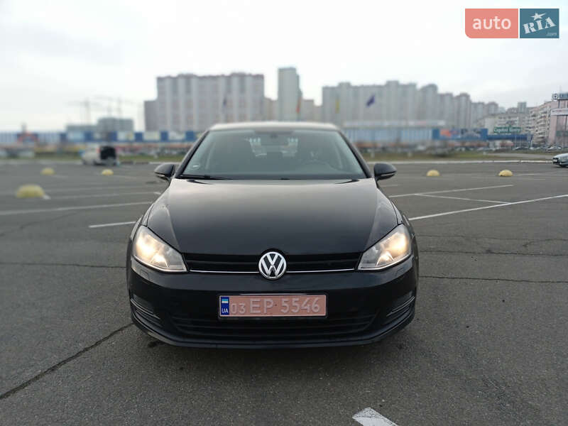 Хэтчбек Volkswagen Golf 2014 в Киеве