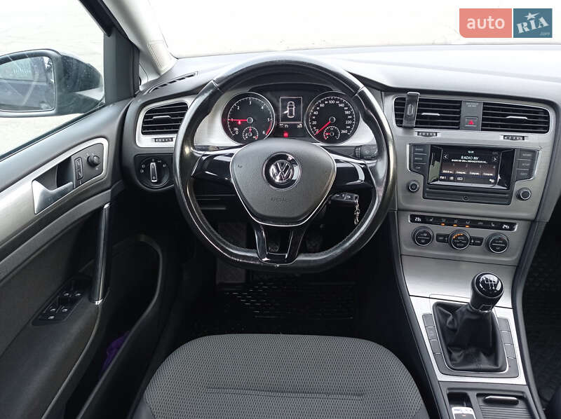 Хэтчбек Volkswagen Golf 2014 в Киеве