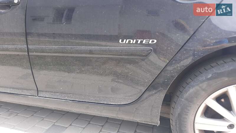 Хэтчбек Volkswagen Golf 2008 в Сокале