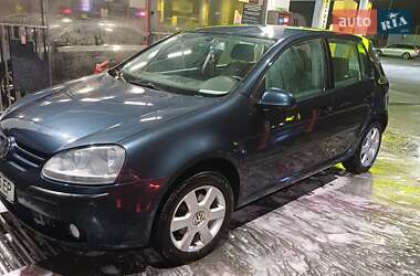 Хэтчбек Volkswagen Golf 2004 в Киеве