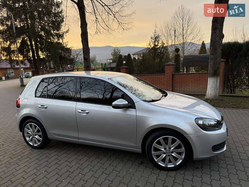 Хетчбек Volkswagen Golf 2010 в Сваляві