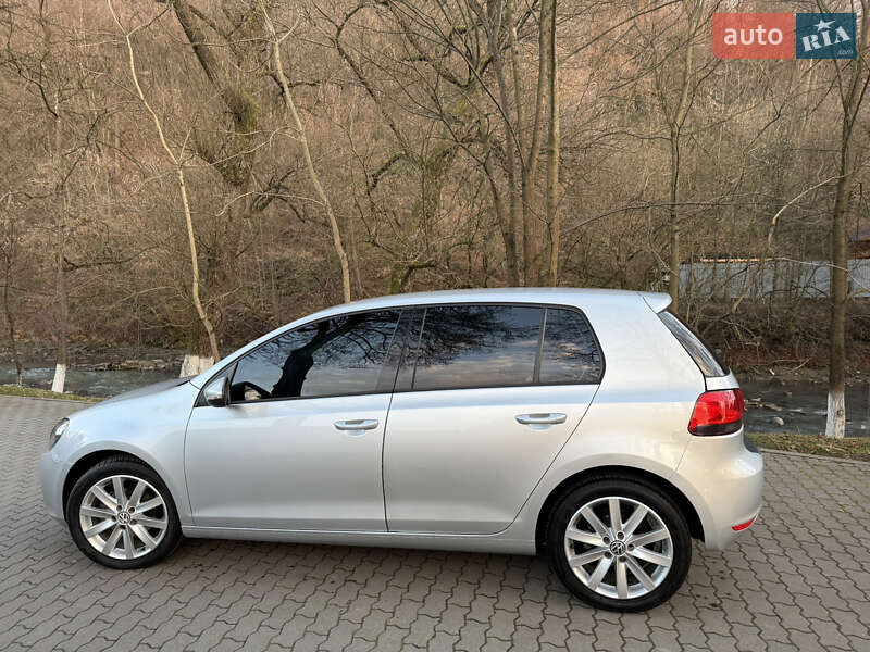 Хетчбек Volkswagen Golf 2010 в Сваляві