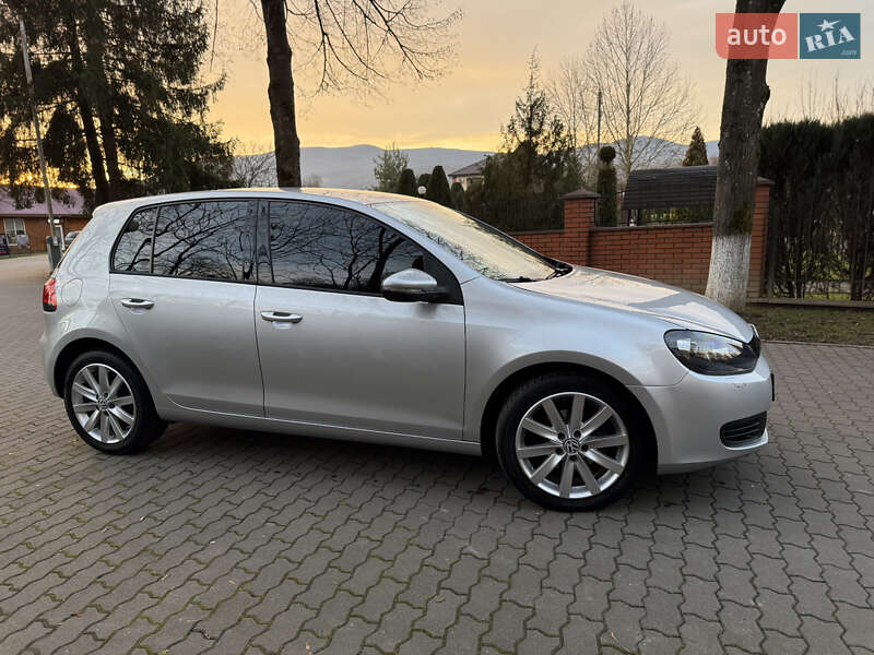 Хетчбек Volkswagen Golf 2010 в Сваляві