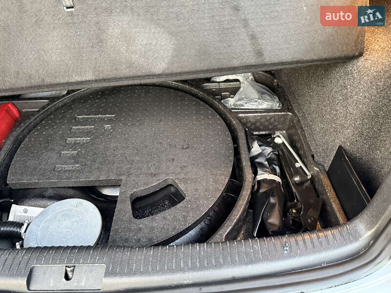 Хетчбек Volkswagen Golf 2010 в Сваляві