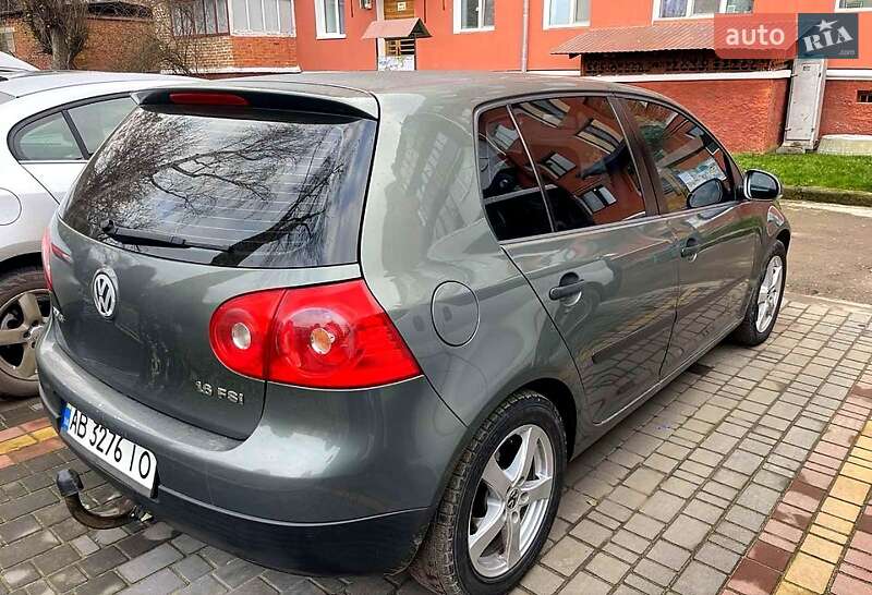 Хетчбек Volkswagen Golf 2004 в Могилів-Подільському