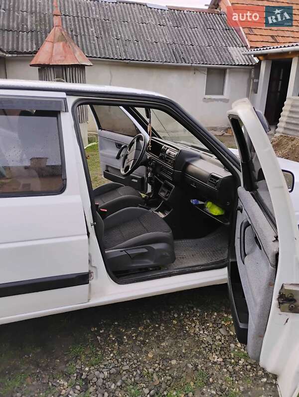 Хетчбек Volkswagen Golf 1987 в Вилку