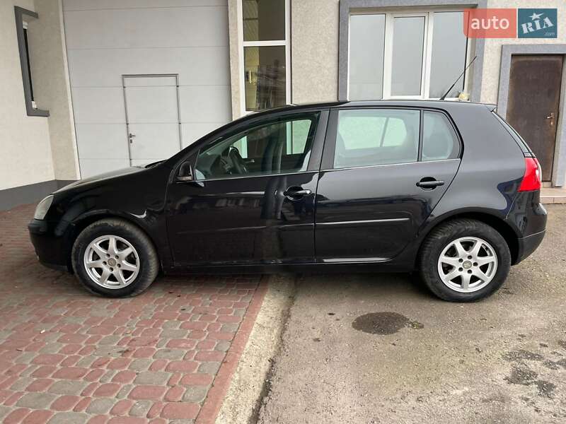 Хетчбек Volkswagen Golf 2006 в Рівному