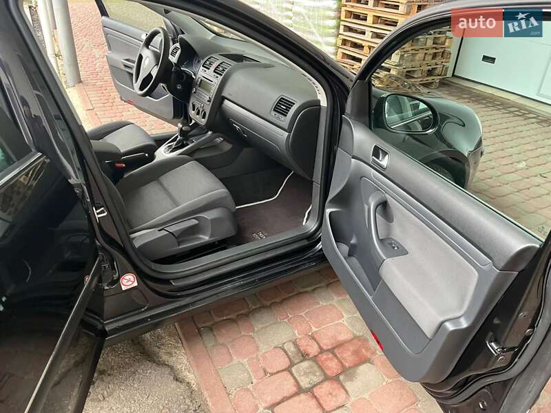 Хетчбек Volkswagen Golf 2006 в Рівному