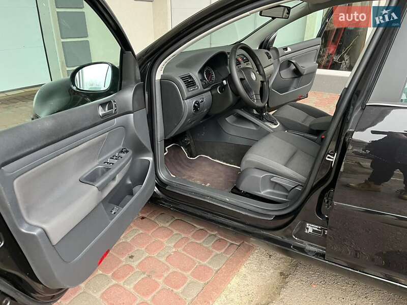 Хетчбек Volkswagen Golf 2006 в Рівному