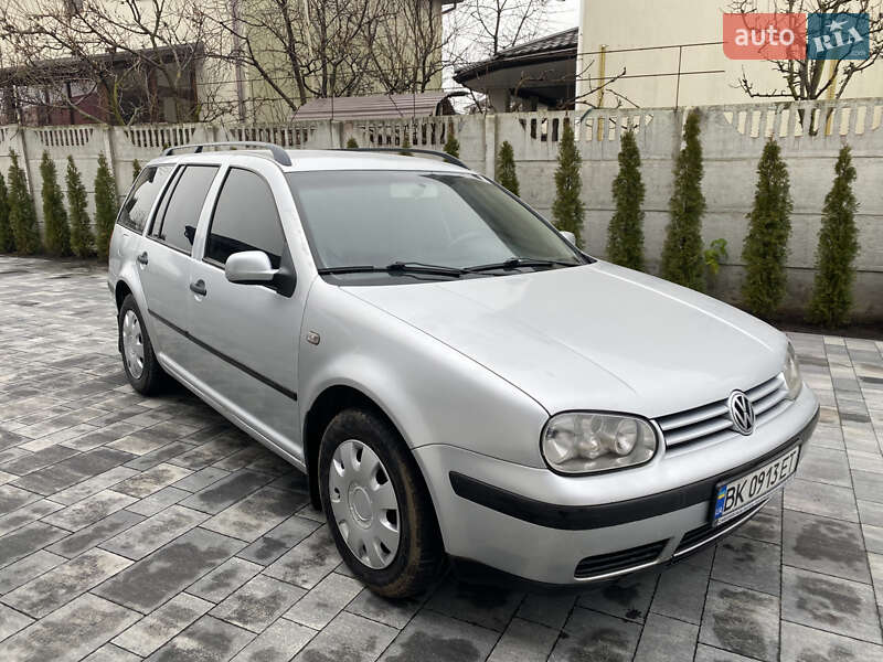 Універсал Volkswagen Golf 2000 в Рівному