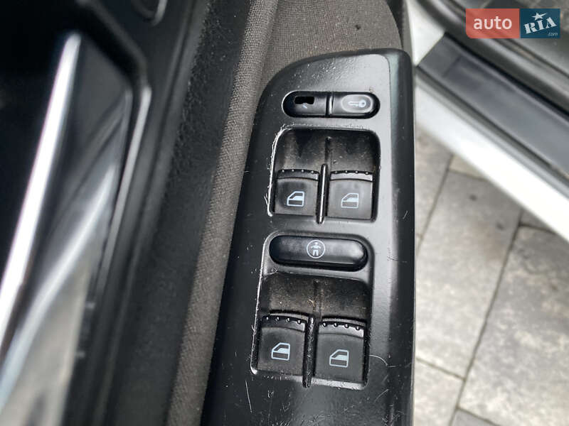 Універсал Volkswagen Golf 2000 в Рівному