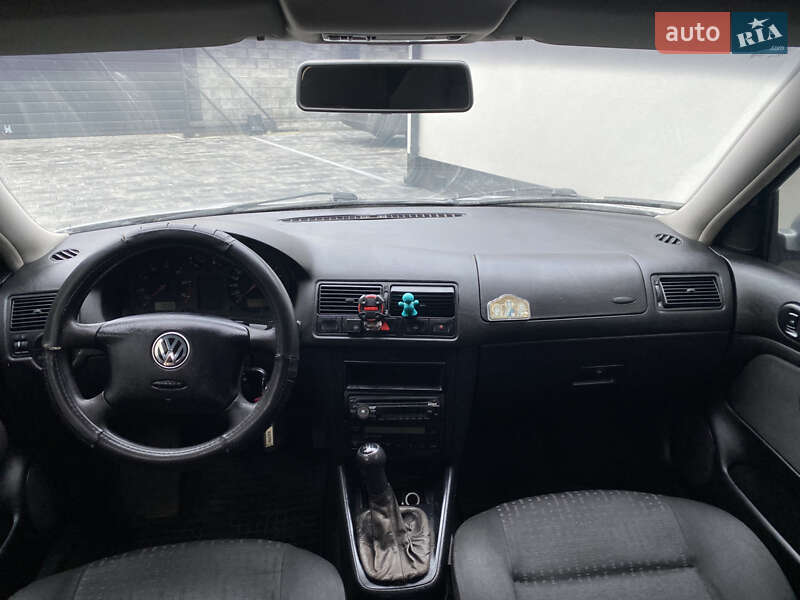 Універсал Volkswagen Golf 2000 в Рівному